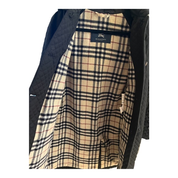 Burberry Women’s black diamond quilted wool lined hooded coat. - Picture 2 of 7